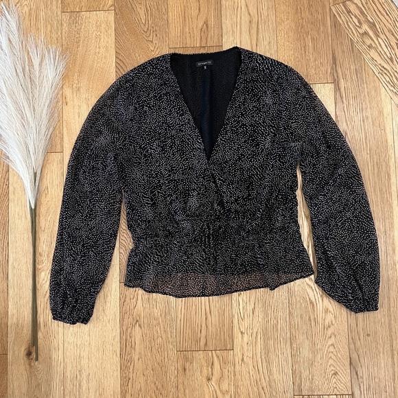 DYNAMITE | Printed Long Sleeve Blouse - Picture 6 of 15